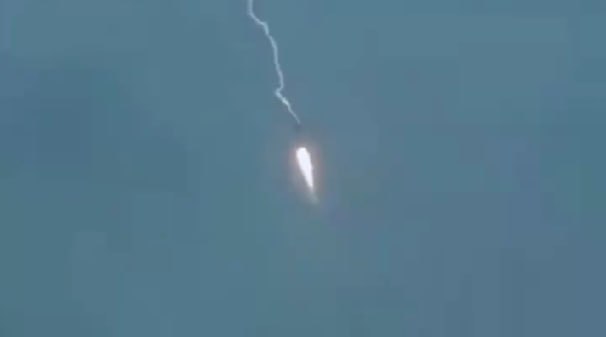 Çində İNANILMAZ HADİSƏ &ndash; Komsosa uçan raketi ildırım vurdu &ndash; ANBAAN VİDEO