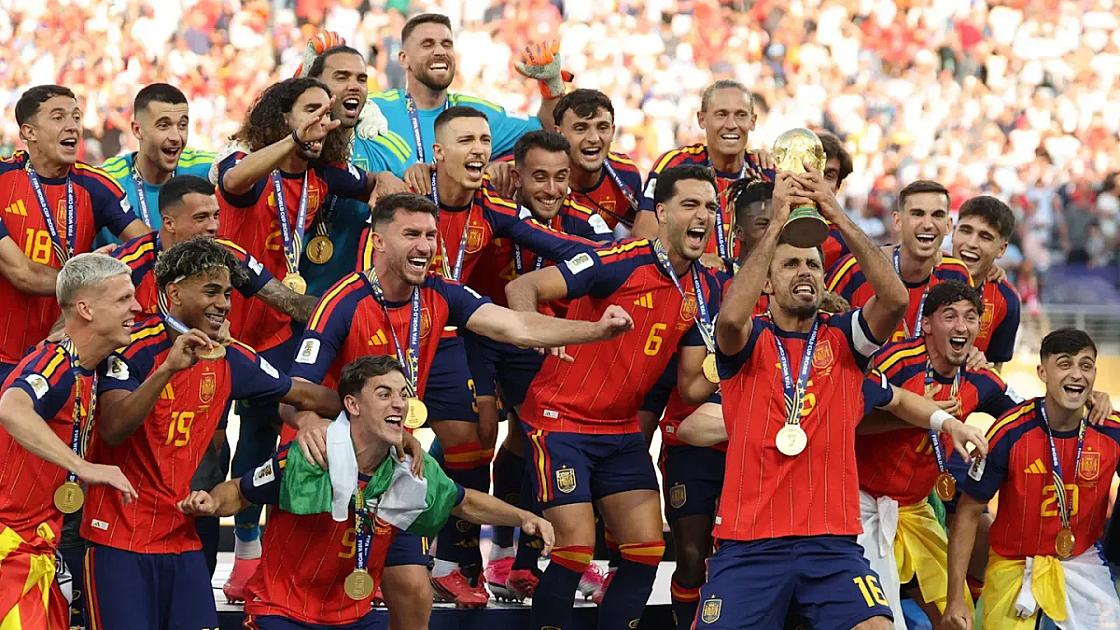 Dünya çempionu İspaniyanın 15 MİLYON dolları əlindən alınacaq