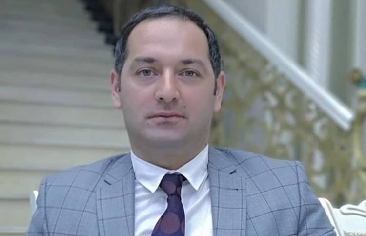 Əməkdar artisti ilan sancdı - FOTO Əməkdar artisti ilan sancdı - FOTO
