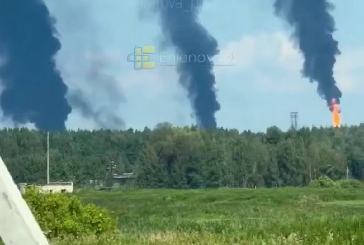 Ukrayna sərhədindən 2 min kilometr uzaqda yerləşən neft emalı zavoduna dron zərbəsi - VİDEO