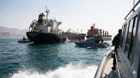 SEPAH Hörmüz boğazından keçən ticarət gəmilərinə atəşi açdı SEPAH Hörmüz boğazından keçən ticarət gəmilərinə atəşi açdı