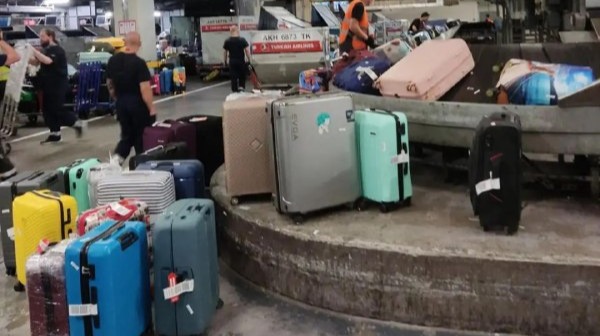 Vnukovo hava limanının baqaj sistemində nasazlıq - SƏRNİŞİNLƏR TƏLAŞDA Vnukovo hava limanının baqaj sistemində nasazlıq - SƏRNİŞİNLƏR TƏLAŞDA