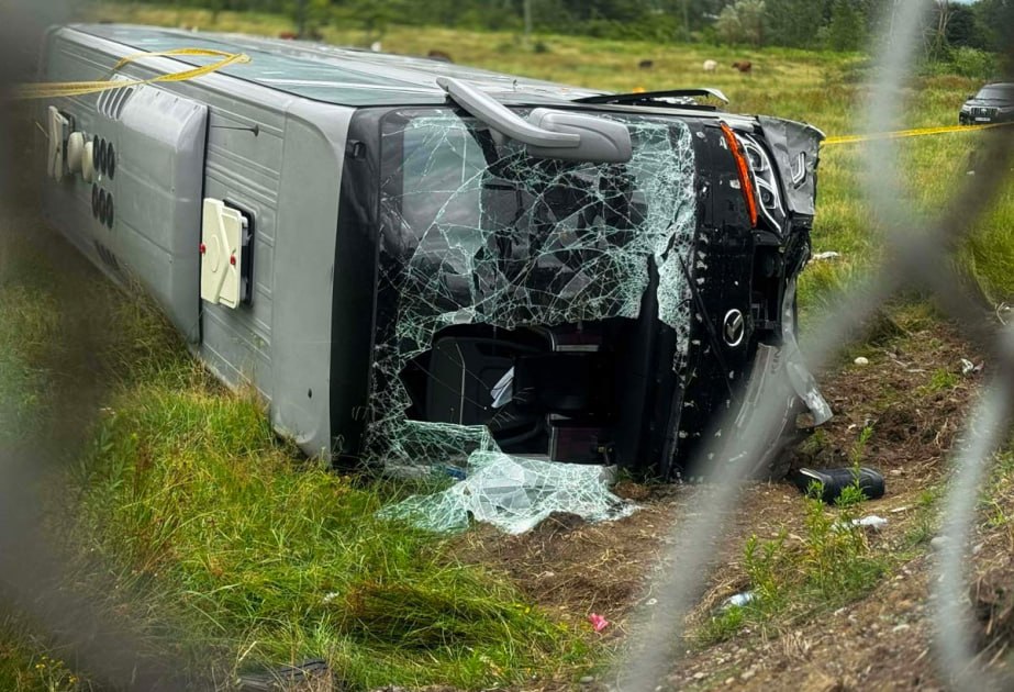 Gürcüstanda avtobus aşdı, 14 nəfər xəsarət aldı