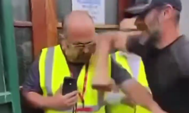 Dublində radikallar Türkiyə mədəniyyət mərkəzindəki məscidə hücum etdilər - VİDEO