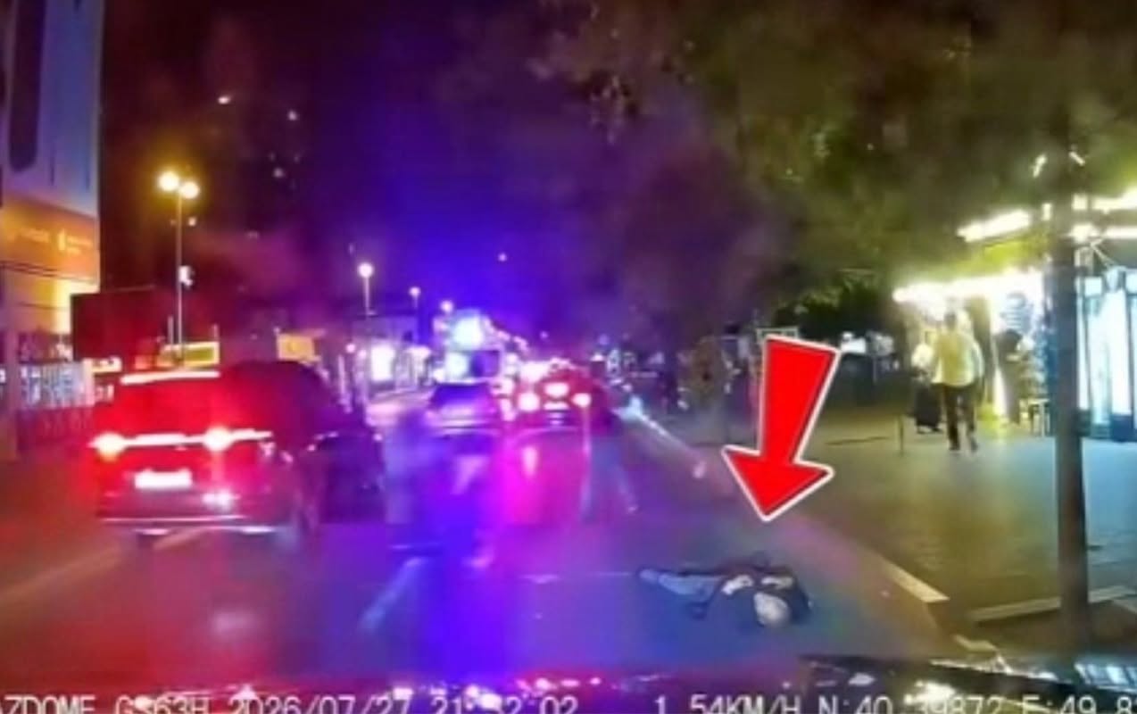 Bakıda maşının altına uzanan piyada saxlanıldı&ndash; VİDEO