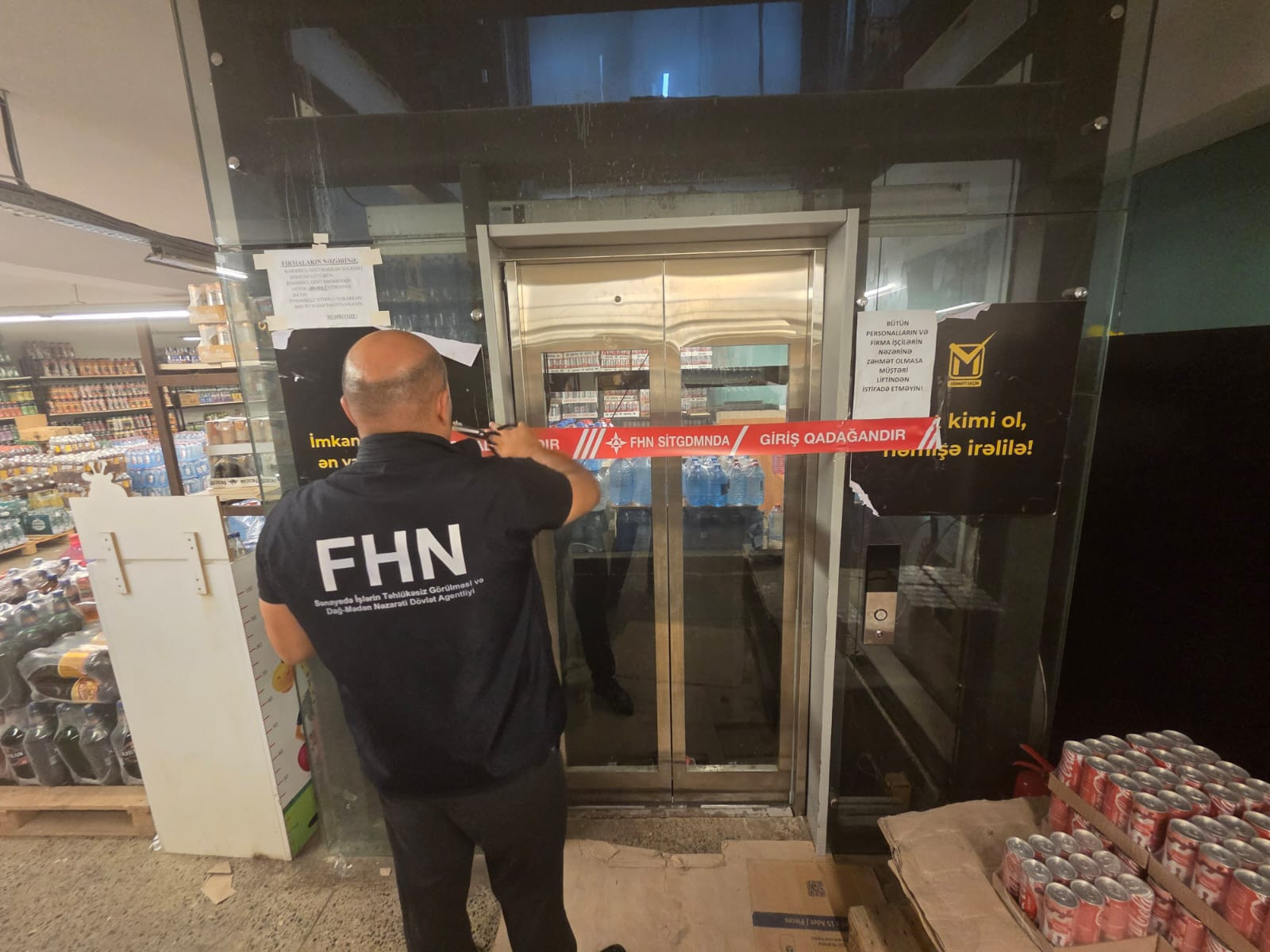 Bakıda marketin liftinin fəaliyyəti dayandırıldı &ndash; FOTO/VİDEO
