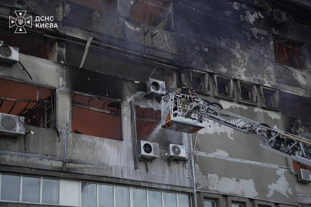 Zelenski: Rusiya ötən gecə Ukraynanın 10 vilayətinə hücum edib &ndash; FOTO-VİDEO