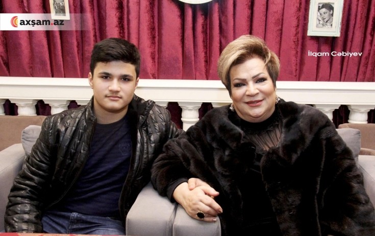 Afaq Bəşirqızı nəvəsini hərbi xidmətə yola saldı &ndash; FOTO