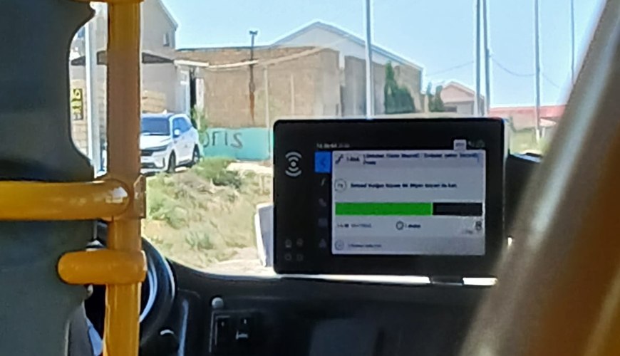 Sükan arxasında telefonla danışdı, maaşından tutuldu - VİDEO
