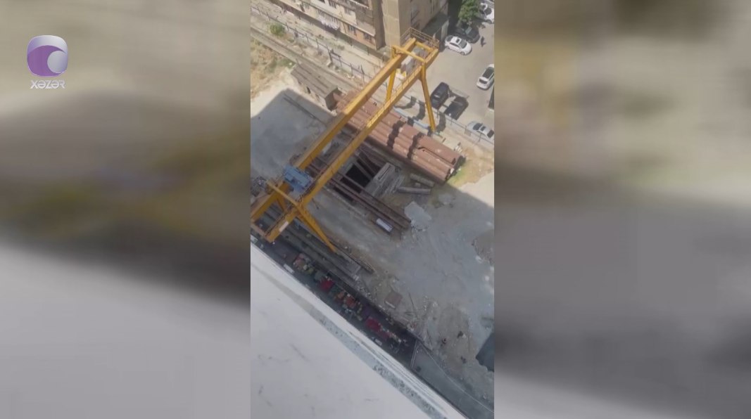 Binanın altından metroya keçid inşa edilir? - VİDEO Binanın altından metroya keçid inşa edilir? - VİDEO