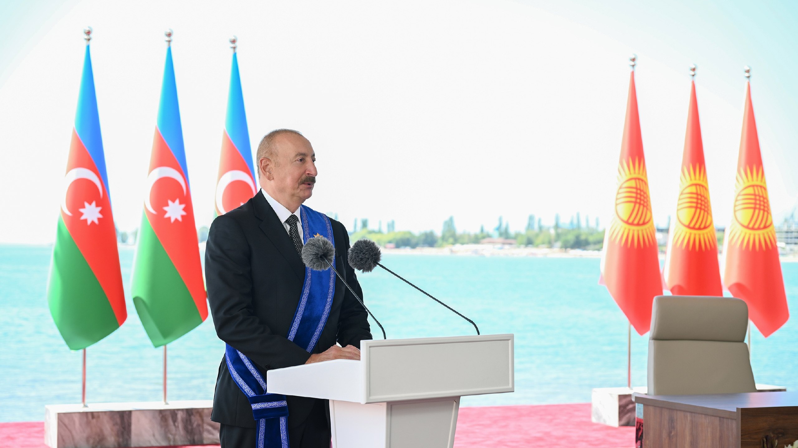Prezidentin Qırğızıstan səfərindən: “Bu müqaviləni xüsusi qeyd etmək istərdim” - VİDEO Prezidentin Qırğızıstan səfərindən: “Bu müqaviləni xüsusi qeyd etmək istərdim” - VİDEO