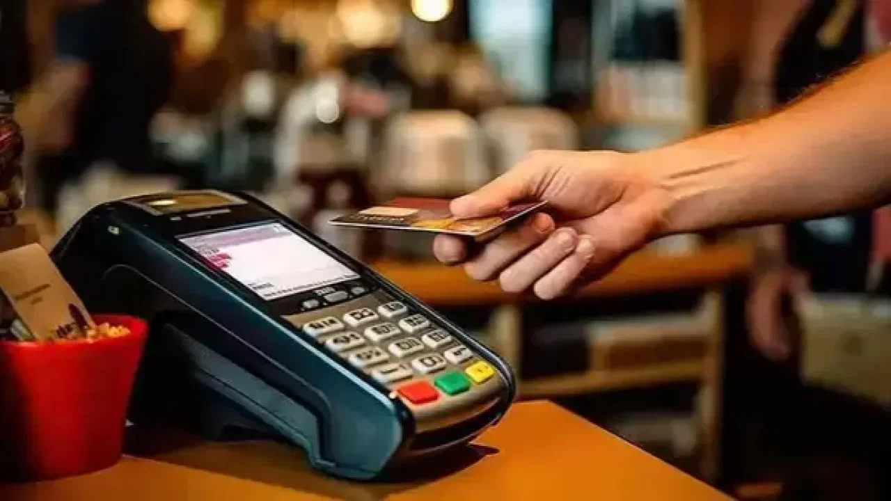 Azərbaycanda nağdsız ödəniş bumu: 10 milyard manata yaxın vəsait xərcləndi