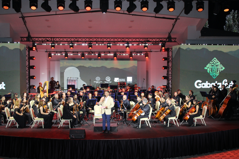Qəbələ Festivlında ilk dəfə Azərbaycan kinofimlərindən musiqilər səsləndirildi - FOTO