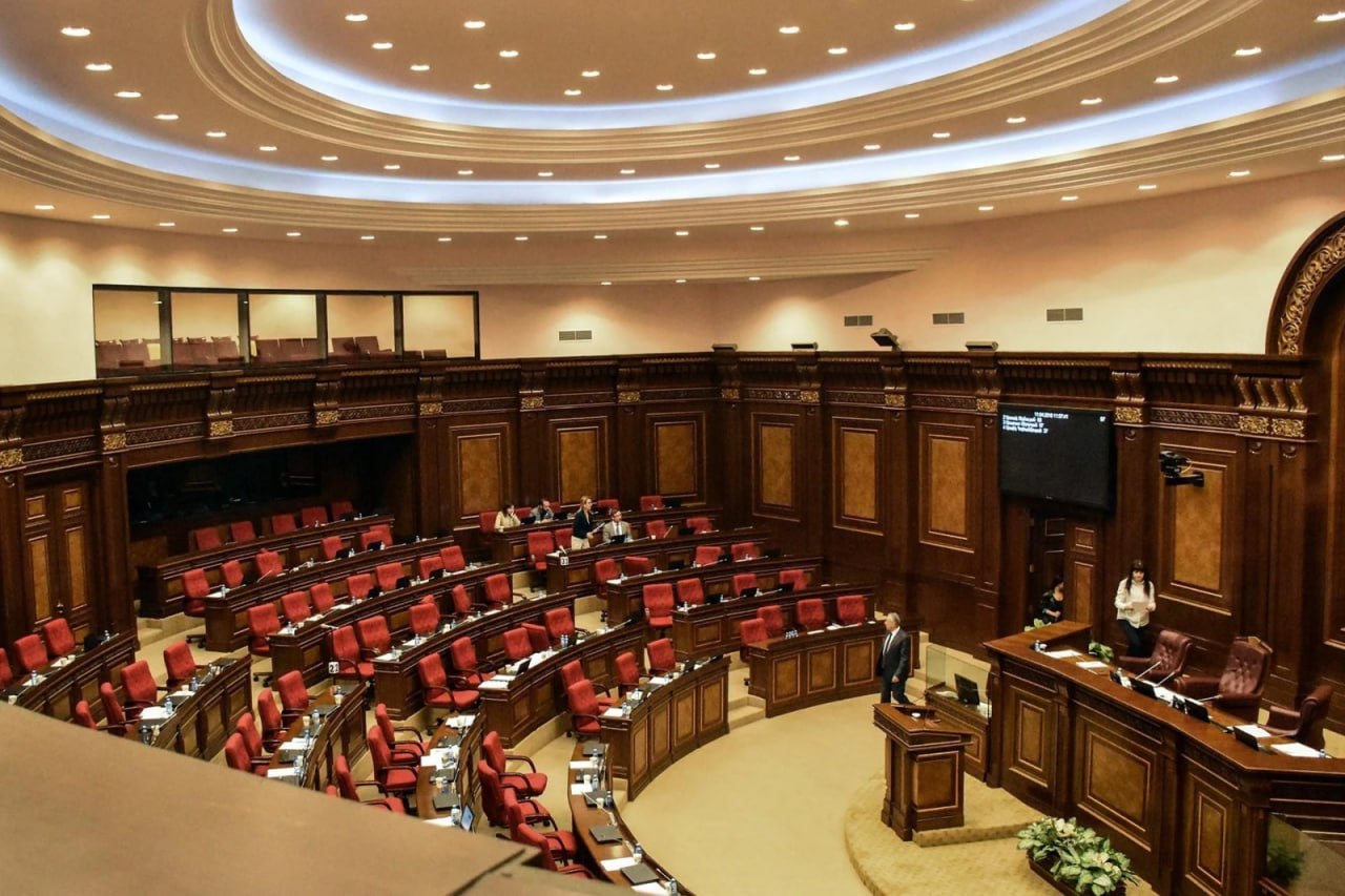 Ermənistan parlamentində müxalifət zalı tərk etdi - Spiker seçkisi sabaha qaldı