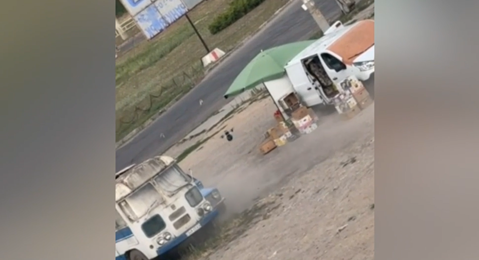 Xerson sakini Rusiya dronunun hücumundan necə xilas olduğunu danışdı – VİDEO Xerson sakini Rusiya dronunun hücumundan necə xilas olduğunu danışdı – VİDEO