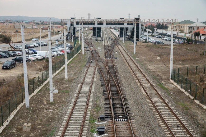 Bakı-Sumqayıt qatar xətlərində hasarlanma: Təhlükəsizlik zonası necə olacaq? - FOTO