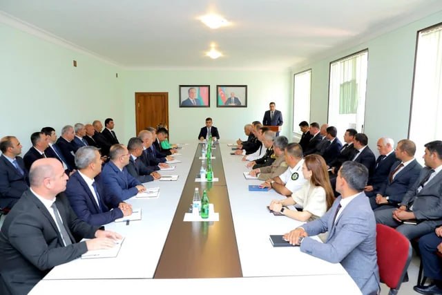 Yeni icra başçıları kollektivlərə təqdim edildilər - FOTO Yeni icra başçıları kollektivlərə təqdim edildilər - FOTO