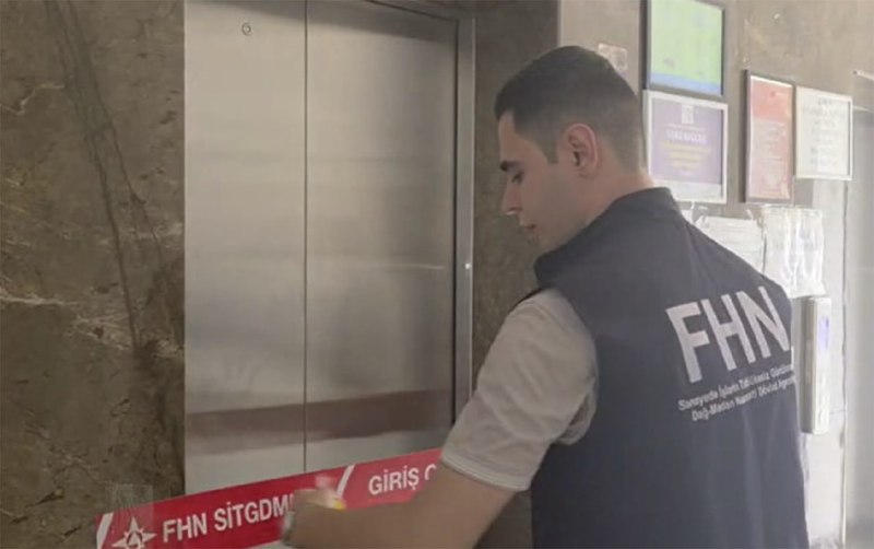 Bu yaşayış binasında liftlərin istismarı dayandırıldı – VİDEO Bu yaşayış binasında liftlərin istismarı dayandırıldı – VİDEO