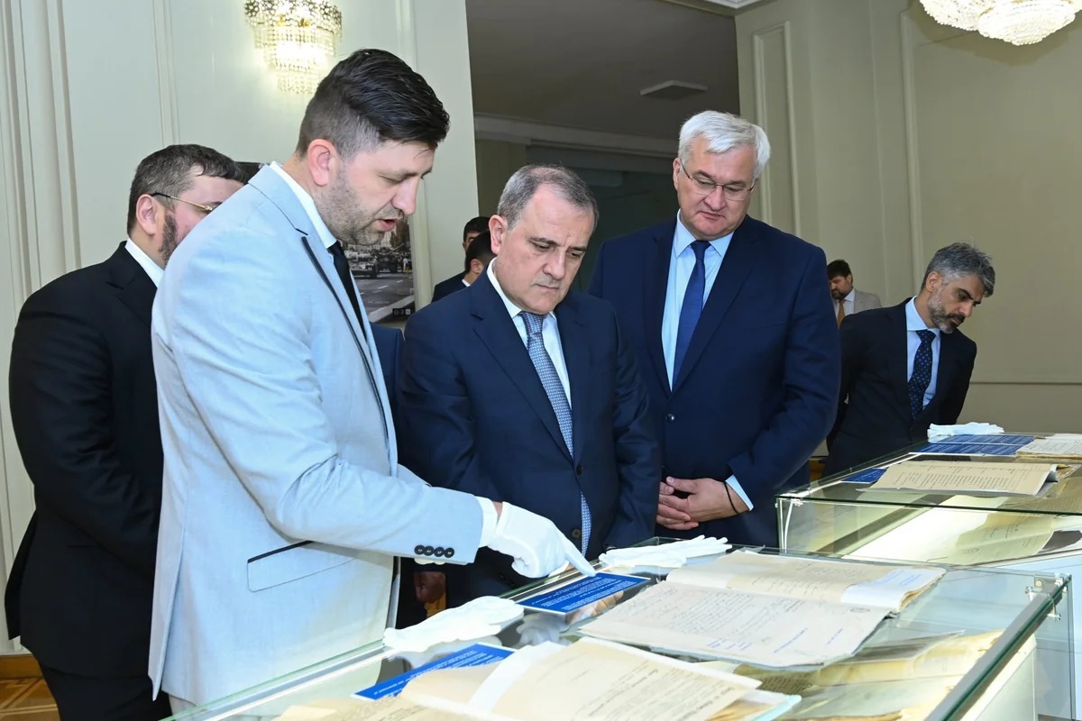 Ceyhun Bayramov Ukrayna XİN-də Azərbaycana dair arxiv sənədlərlə tanış oldu &ndash; FOTO