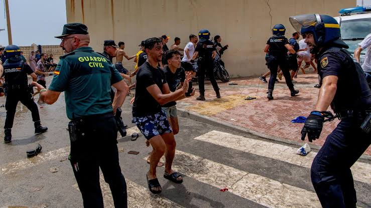Mərakeş ordusu və polisi İspaniya sərhədinə YERİDİLDİ