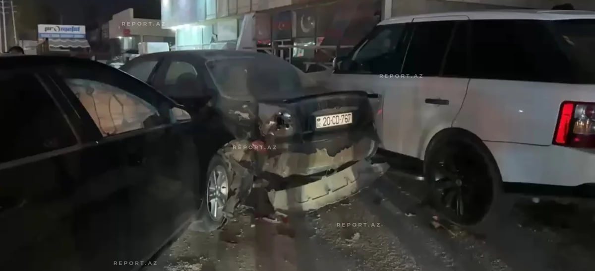Saray qəsəbəsində qəza: 4 avtomobil toqquşdu - FOTO