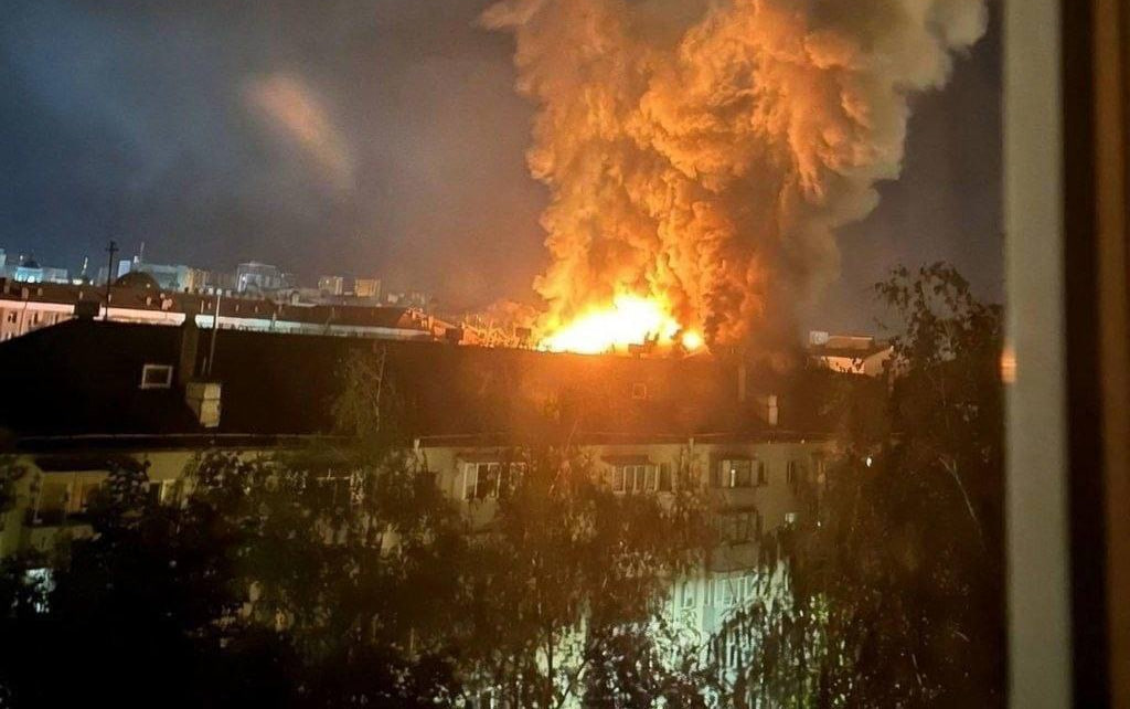 Belgorodda Rusiya bütün gecə Ukrayna dronlarını məhv etməyə çalışıb - VİDEO Belgorodda Rusiya bütün gecə Ukrayna dronlarını məhv etməyə çalışıb - VİDEO
