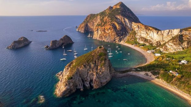 İtaliyada yolsuz və rabitəsiz cənnət: turistlərin tanımadığı Palmarola adası - FOTO İtaliyada yolsuz və rabitəsiz cənnət: turistlərin tanımadığı Palmarola adası - FOTO