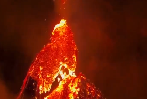 Etna vulkanı püskürdü &mdash; Kataniya hava limanında uçuşlar məhdudlaşdırıldı - VİDEO