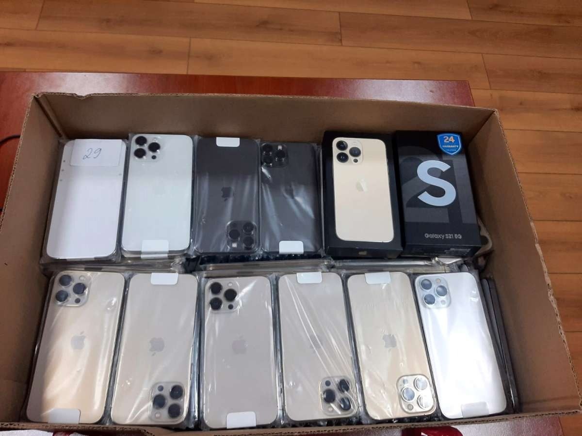 İstanbuldan Bakıya 17 ədəd “iPhone” gətirmək istədi, gömrükdə saxlanıldı – FOTO İstanbuldan Bakıya 17 ədəd “iPhone” gətirmək istədi, gömrükdə saxlanıldı – FOTO