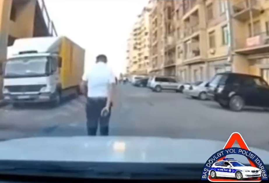 Piyadaların yollarda yaratdığı təhlükəli anlar &ndash; VİDEO