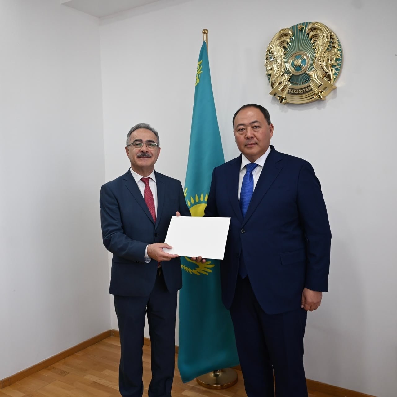 Səfirimiz Qazaxıstanda: Etimadnaməsinin surətini təqdim etdi &ndash; FOTO