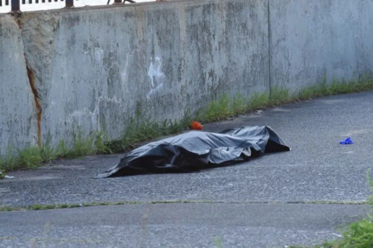 34 yaşlı kişi küçədə öldü