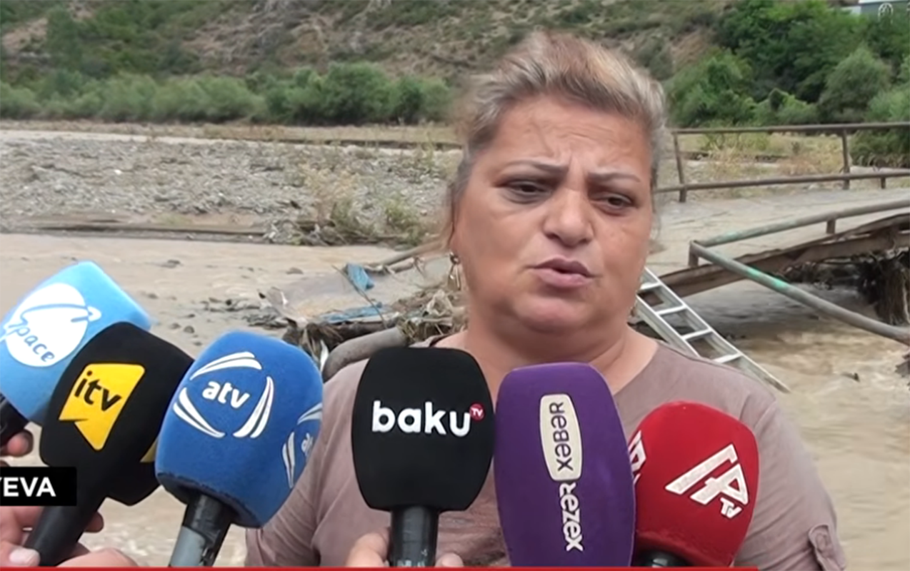 “Az qaldı uşağımı sel apara, niyə kömək etmirlər?”- VİDEO “Az qaldı uşağımı sel apara, niyə kömək etmirlər?”- VİDEO