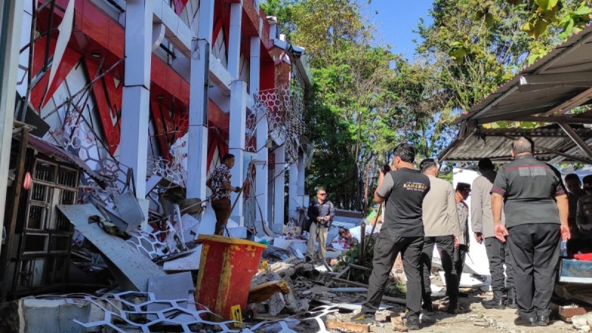 İndoneziyada 7,7 bal gücündə zəlzələ oldu -Ölənlər var