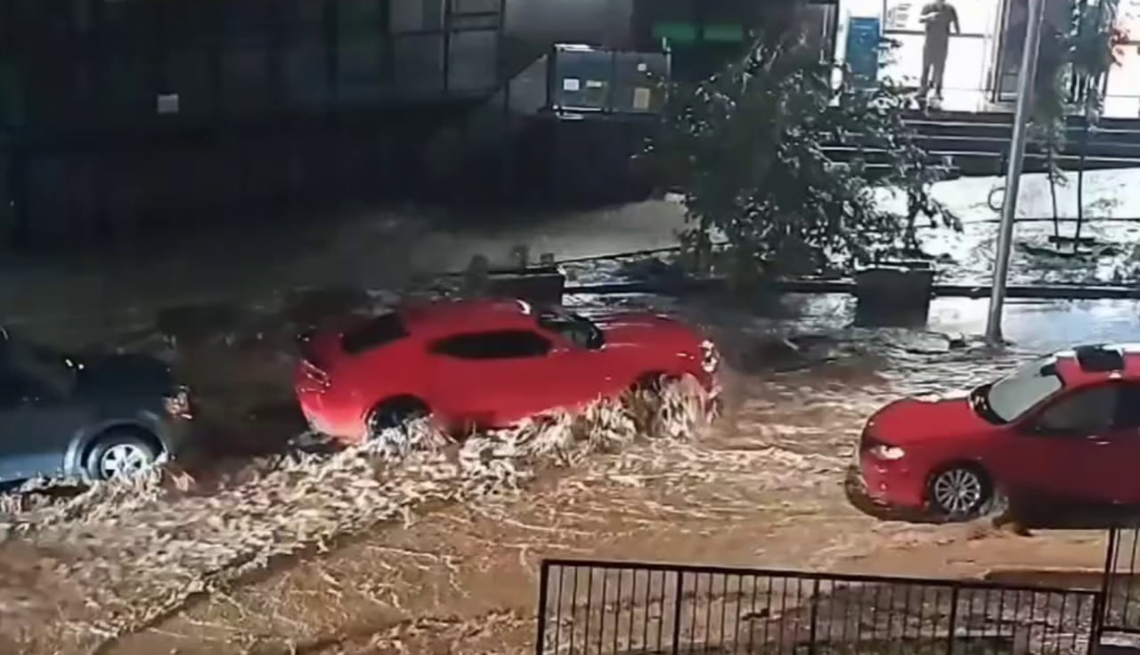 Tbilisi küçələri sel sularına qərq oldu &ndash; VİDEO