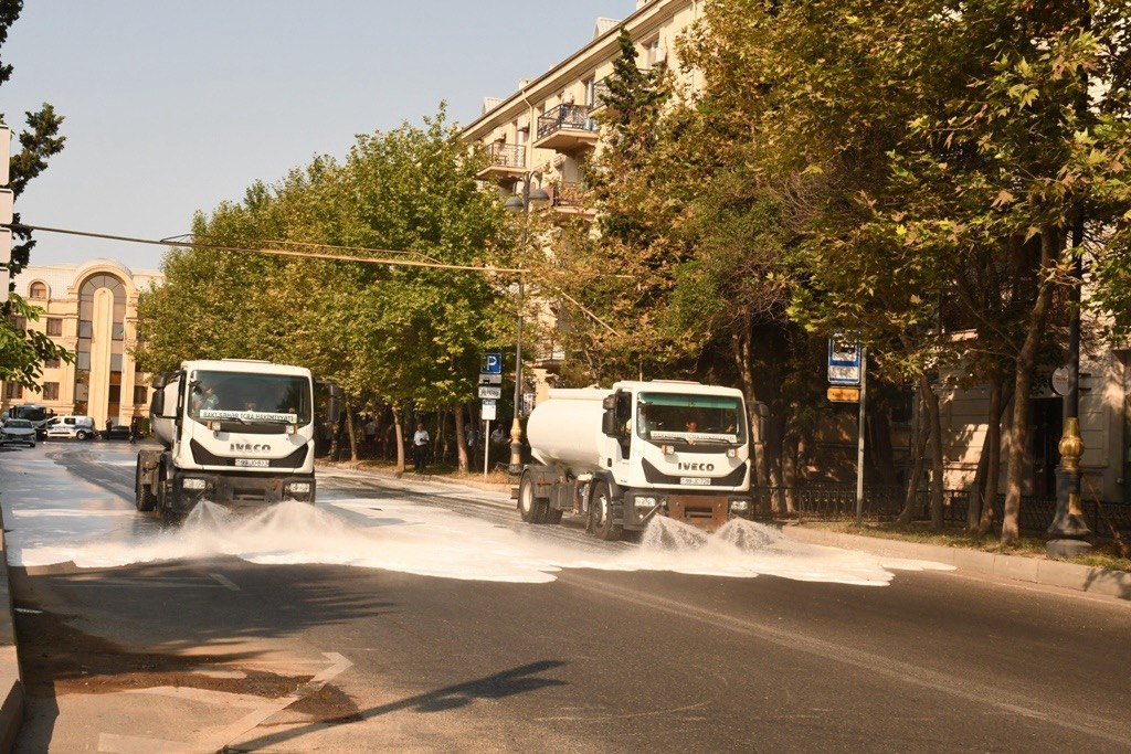 Paytaxt küçələrini belə yudular - FOTO