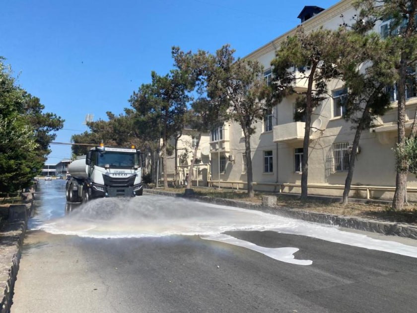 Bakının 556 küçəsi yuyuldu - FOTO