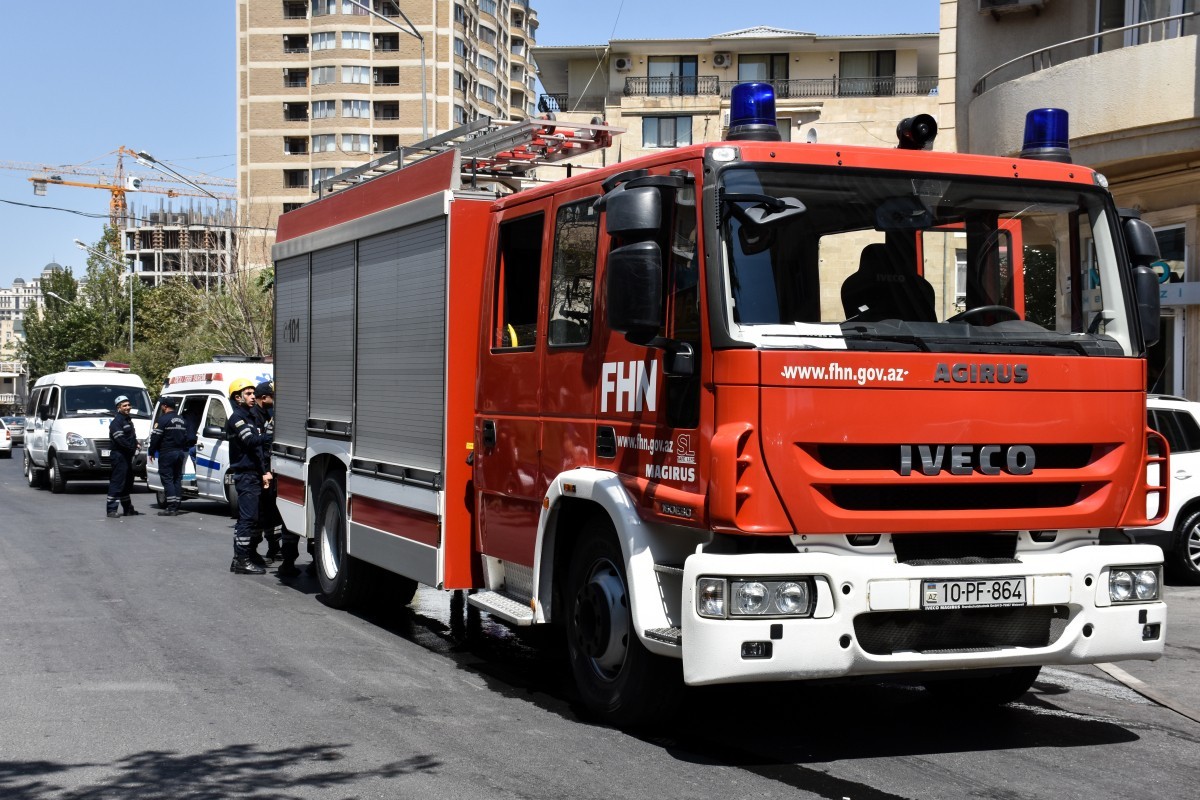 FHN əməliyyat görüntülərini yaydı: 685 yanğına çıxış, 6 qəza, partlayış... &ndash; VİDEO