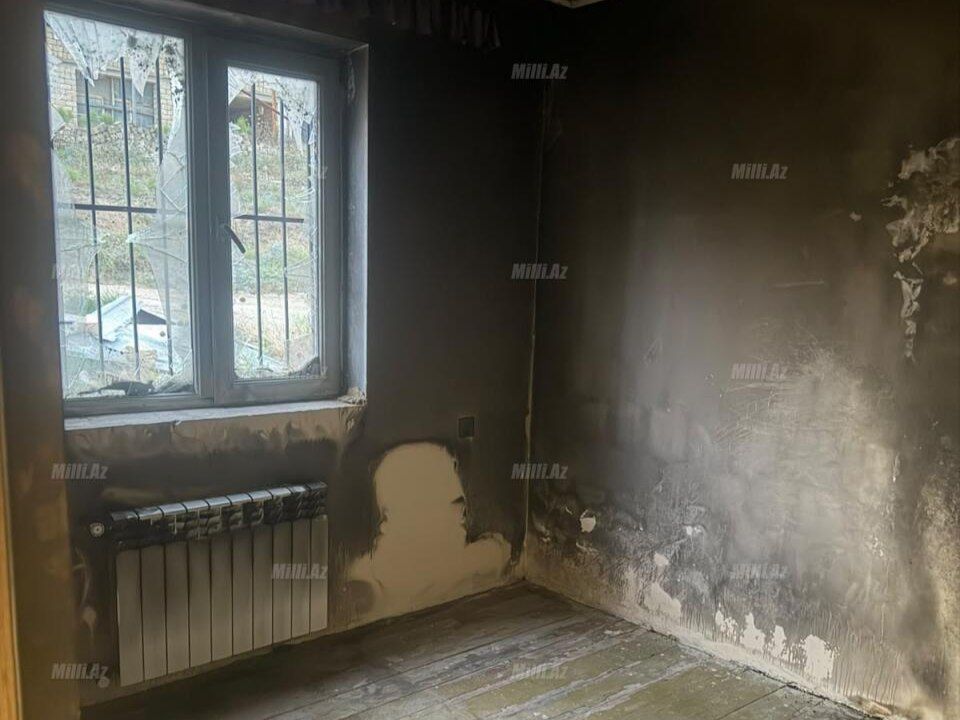Bakıda dəhşətli qətl: Birlikdə yaşadığı qadını 21 dəfə bıçaqladı, sonra isə evini yandırdı &ndash; FOTO