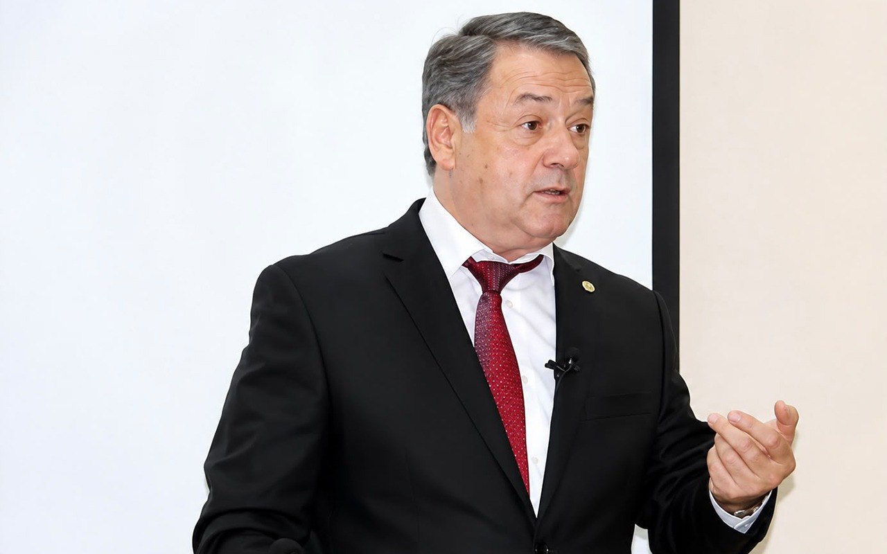 General oğlu vəzifəsindən azad edildi General oğlu vəzifəsindən azad edildi