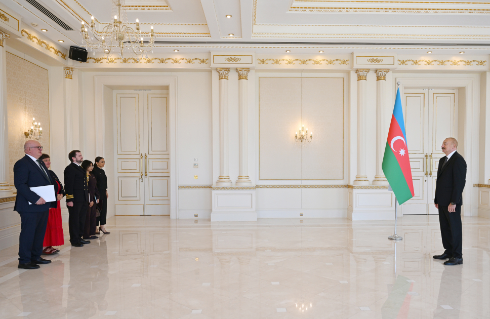 Prezident Böyük Britaniyanın yeni səfirinin etimadnaməsini qəbul etdi &ndash; FOTO
