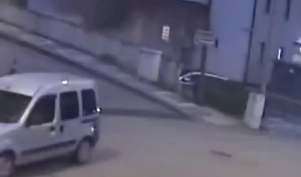 Türkiyədə polis idarəsinə dron hücumu &ndash; ANBAAN VİDEO