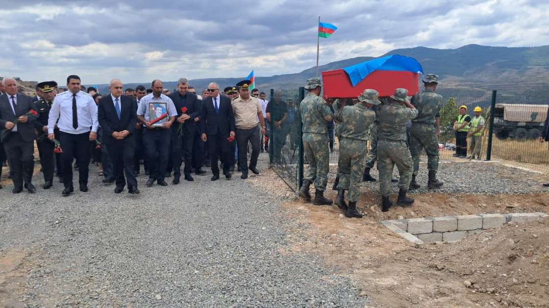 Şəhid Cümşüd Məmmədovun nəşi Laçında TORPAĞA TAPŞIRILDI - FOTO