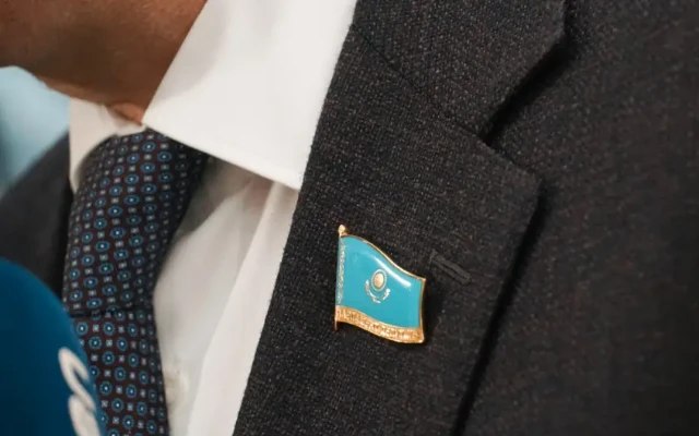 Deputatların döş nişanı qızıldan imiş - Qiyməti...