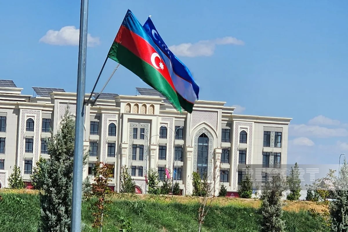 Daşkənd küçələri Azərbaycan və Özbəkistan bayraqları ilə bəzədilib Daşkənd küçələri Azərbaycan və Özbəkistan bayraqları ilə bəzədilib
