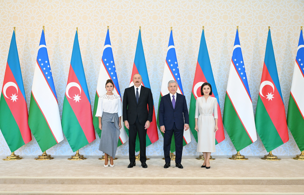 Azərbaycan və Özbəkistan prezidentləri ilə birinci xanımlar birgə foto çəkdiriblər - FOTO/VİDEO Azərbaycan və Özbəkistan prezidentləri ilə birinci xanımlar birgə foto çəkdiriblər - FOTO/VİDEO