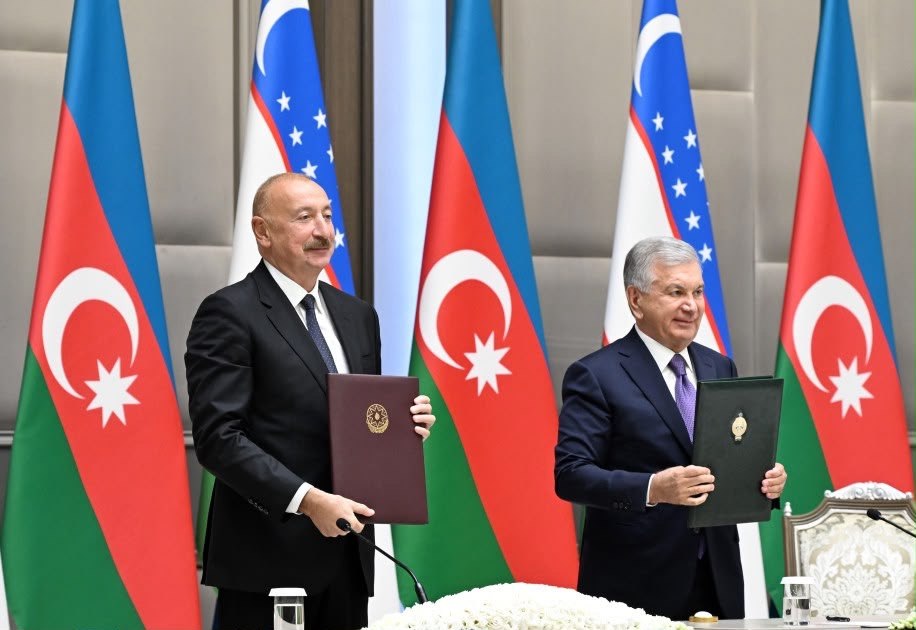 Mərkəzi Asiyanın və Cənubi Qafqazın iki parlayan ulduzu: “Əbədi dostluq” zirvəsində Mərkəzi Asiyanın və Cənubi Qafqazın iki parlayan ulduzu: “Əbədi dostluq” zirvəsində