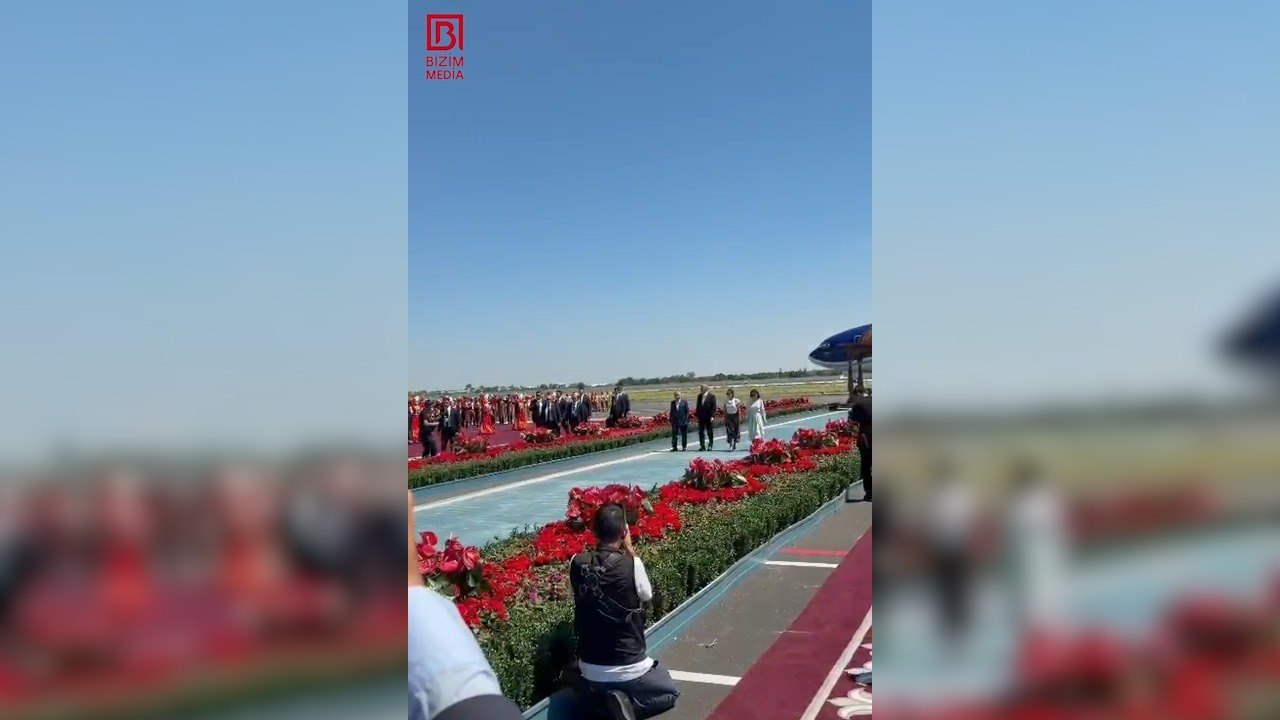 Prezident Buxarada belə QARŞILANDI – VİDEO Prezident Buxarada belə QARŞILANDI – VİDEO