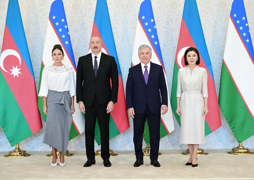 Azərbaycan ilə Özbəkistanın prezidentləri və birinci xanımları İsmayıl Samani türbəsi ilə tanış olublar
