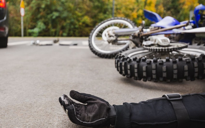 72 yaşlı motosikletçi qəzada həyatını itirdi